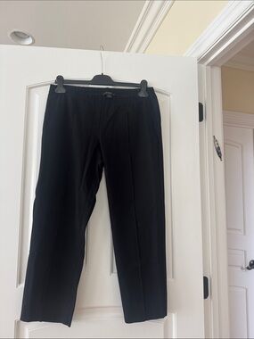 St. John Black Cropped Ankle Jeans with Clean Front Seams